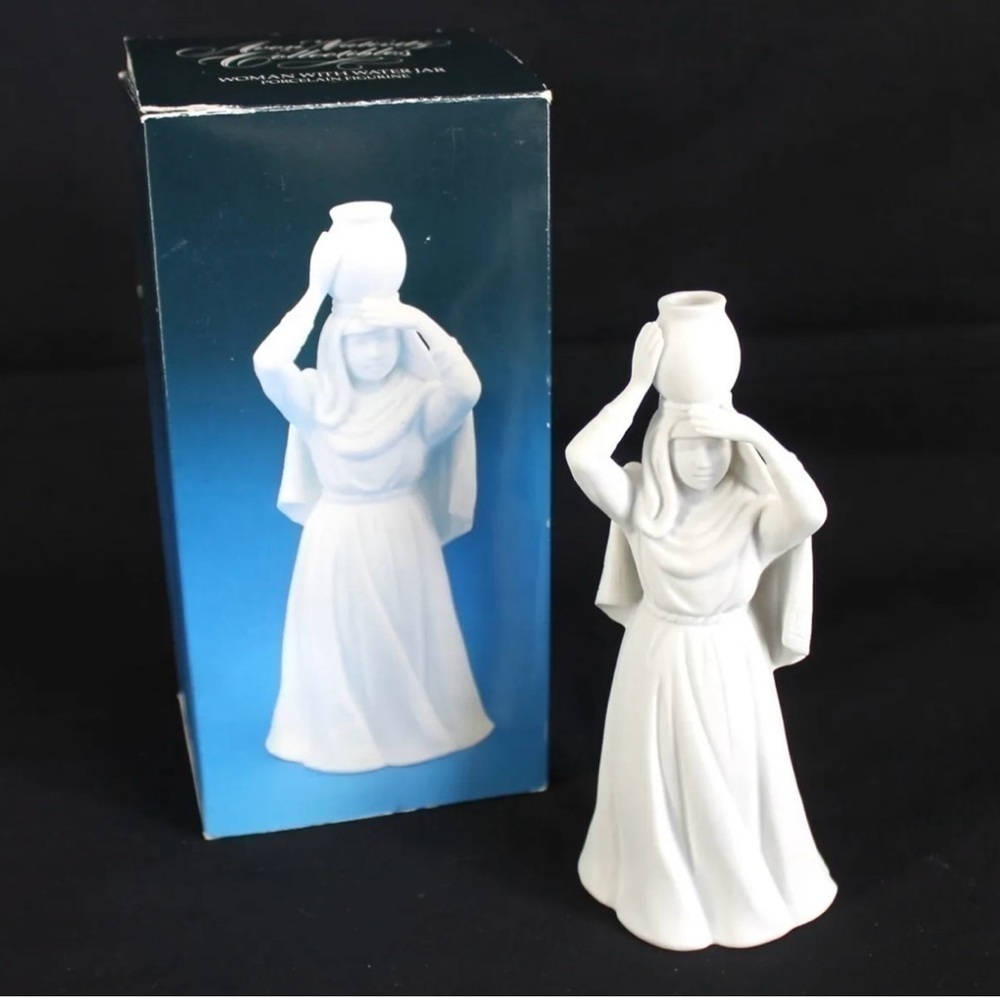 Vintage 1990 Avon Nativity WOMAN WITH WATER JAR Porcelain Figurine White - Picture 6 of 7